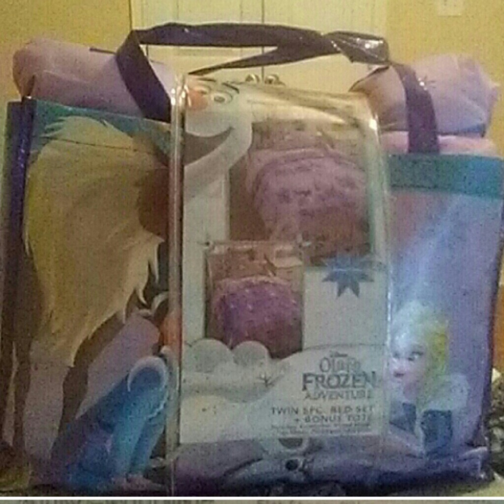 Disney-Olaf's Frozen Adventure Twin Bed Set